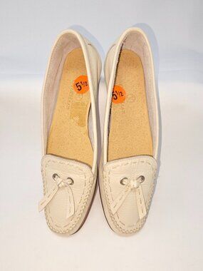Cole Haan Pebbled Leather Mini Heel Moccasins in Bone, Size 5.5US